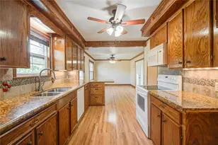 1607 W 11th St, Freeport, TX 77541 - Photo 13