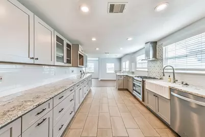 7341 Oak Hill Drive, Houston, TX 77087 - Photo 9