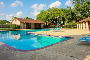10526 Hammerly Blvd, Houston, TX 77043 - Photo 27