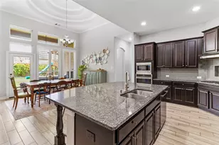 208 Woodside Ct, Clute, TX 77531 - Photo 9