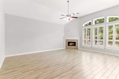 208 Woodside Court, Clute, TX 77531 - Photo 5