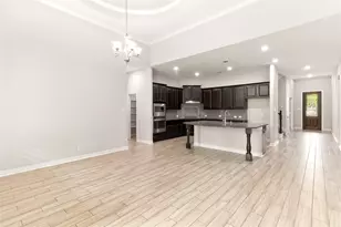 208 Woodside Ct, Clute, TX 77531 - Photo 7