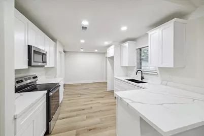 3217 Ripple Creek Circle, Baytown, TX 77521 - Photo 3