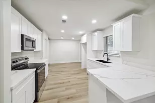 3217 Ripple Creek Cir, Baytown, TX 77521 - Photo 3