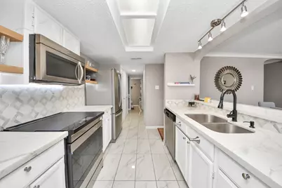 781 Country Place Drive #2043, Houston, TX 77079 - Photo 7
