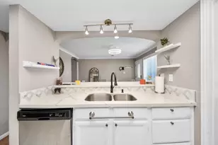 781 Country Pl Dr, Houston, TX 77079 - Photo 9