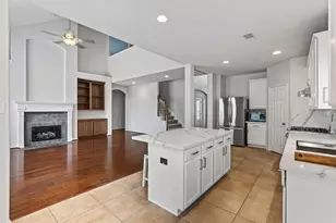 22 Frontera Cir, The Woodlands, TX 77382 - Photo 5