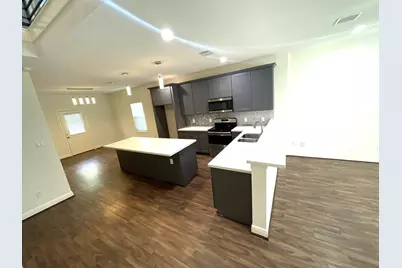 4913 Southwind Street #B, Houston, TX 77033 - Photo 5