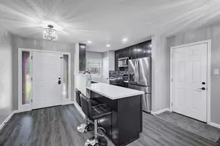 332 Crestwood St, Clute, TX 77531 - Photo 5