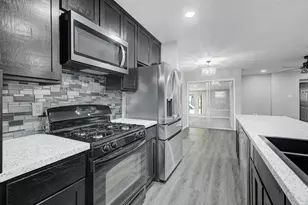 332 Crestwood St, Clute, TX 77531 - Photo 9