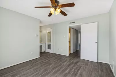 1900 Bay Area Boulevard #110, Houston, TX 77058 - Photo 17