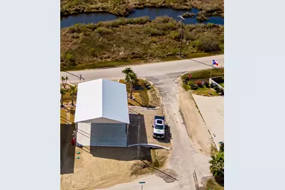 1067 Fisherman Drive N, Crystal Beach, TX 77650 - Photo 9