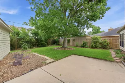 13615 Robin Hill Court, Houston, TX 77059 - Photo 9