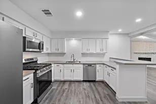 1714 Huge Oaks St, Houston, TX 77055 - Photo 9