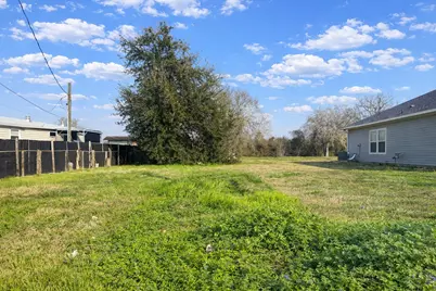 716 Willow Street, Baytown, TX 77520 - Photo 3