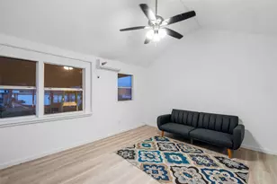 211 W Lakeside Dr, Huntsville, TX 77320 - Photo 13