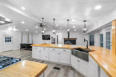 211 W Lakeside Drive, Huntsville, TX 77320 - Photo 5