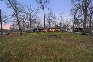 211 W Lakeside Dr, Huntsville, TX 77320 - Photo 3