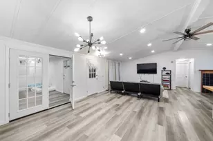 211 W Lakeside Dr, Huntsville, TX 77320 - Photo 29