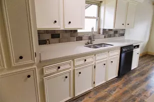 913 Marys Ct, Friendswood, TX 77546 - Photo 7