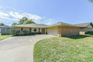 1916 Crooked Creek Ln, Pearland, TX 77581 - Photo 1