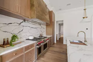 1126 E 7th 1/2 St, Houston, TX 77009 - Photo 9
