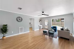 207 Burgundy Ln, League City, TX 77573 - Photo 5