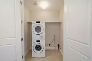 911 W Drew St, Houston, TX 77006 - Photo 31