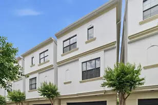 911 W Drew St, Houston, TX 77006 - Photo 5