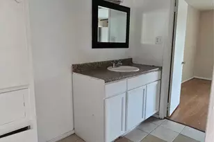 1403 Blalock Rd, Houston, TX 77055 - Photo 11