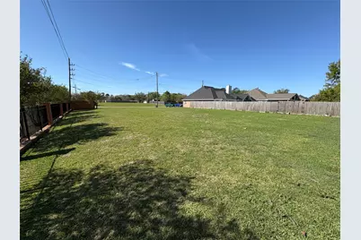 702 Shady River Road, La Porte, TX 77571 - Photo 3