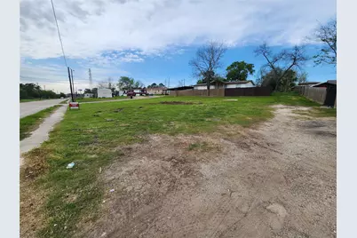 1008 W Main Street, Baytown, TX 77520 - Photo 3