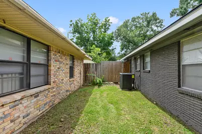 4923 Saxon Drive, Houston, TX 77092 - Photo 37