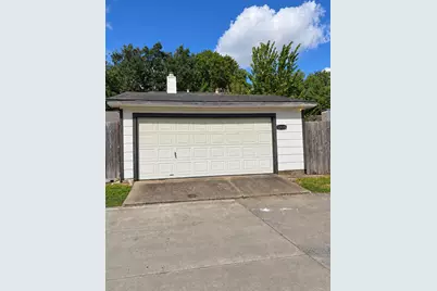 13115 Clarewood Drive, Houston, TX 77072 - Photo 23