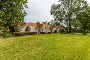 5990 Pinkstaff Ln, Beaumont, TX 77706 - Photo 3