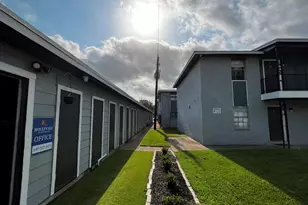 427 Hollyvale Dr, Houston, TX 77060 - Photo 1