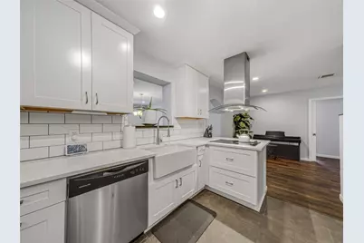 5006 Saxon Drive, Houston, TX 77092 - Photo 9