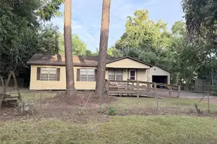 724 S Morgan St, Angleton, TX 77515 - Photo 1