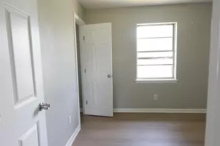 8033 Ritz St, Houston, TX 77028 - Photo 9