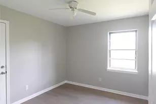 8033 Ritz St, Houston, TX 77028 - Photo 7