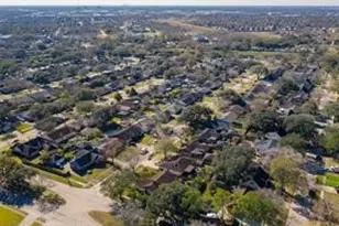 10410 Huntington Dale Dr, Houston, TX 77099 - Photo 7