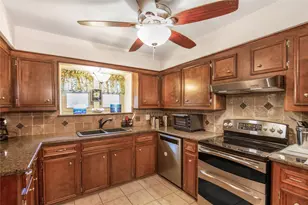 2007 Diane St, Pinehurst, TX 77362 - Photo 9