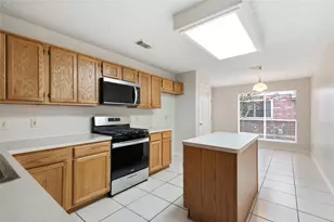 8926 Village Hills Dr, Spring, TX 77379 - Photo 9