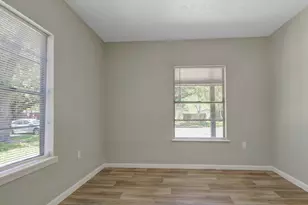 313 N Beauregard St, Alvin, TX 77511 - Photo 9