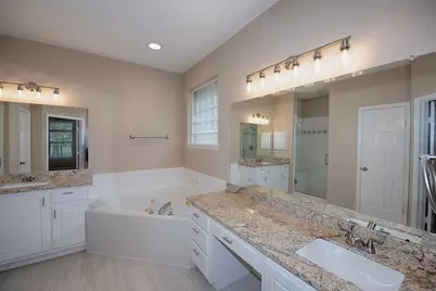 10411 Village Lake Drive, Missouri City, TX 77459 - Photo 21