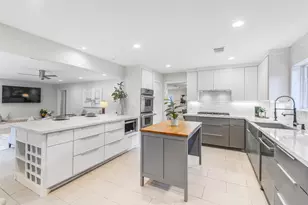 12326 Old Oaks Dr, Houston, TX 77024 - Photo 11