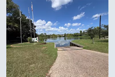 415 Shawnee Drive, Conroe, TX 77316 - Photo 21
