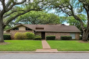 2721 Oak Dr, Bay City, TX 77414 - Photo 1