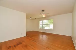 4401 Hummingbird St, Houston, TX 77035 - Photo 5