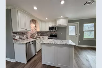 104 Mimosa Street, Lake Jackson, TX 77566 - Photo 11